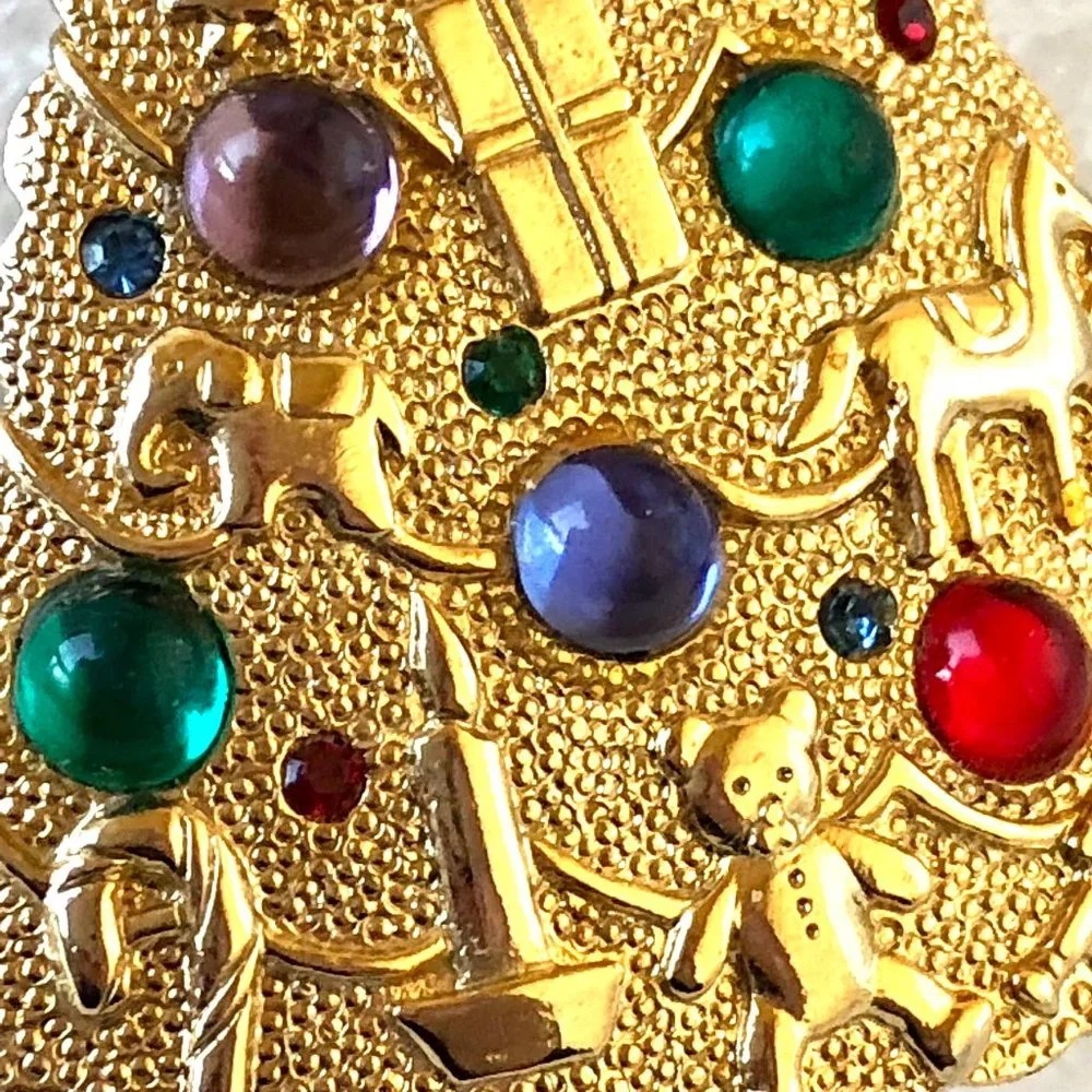 JJ 1986 Christmas Tree Brooch Pin Rhinestones Star Gold Tone Signed